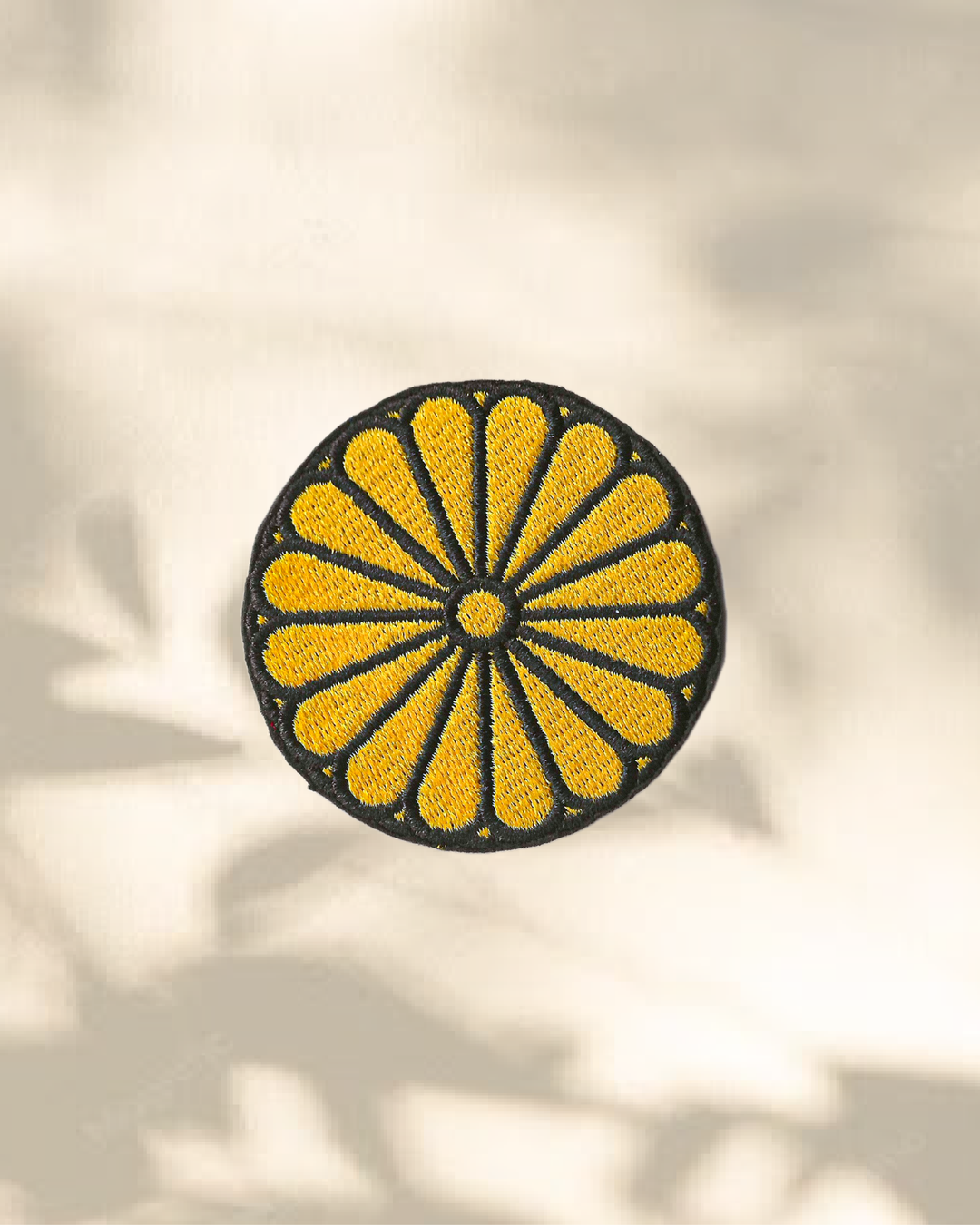 Le Chrysanthème Impérial Japonais - Patch Brodé